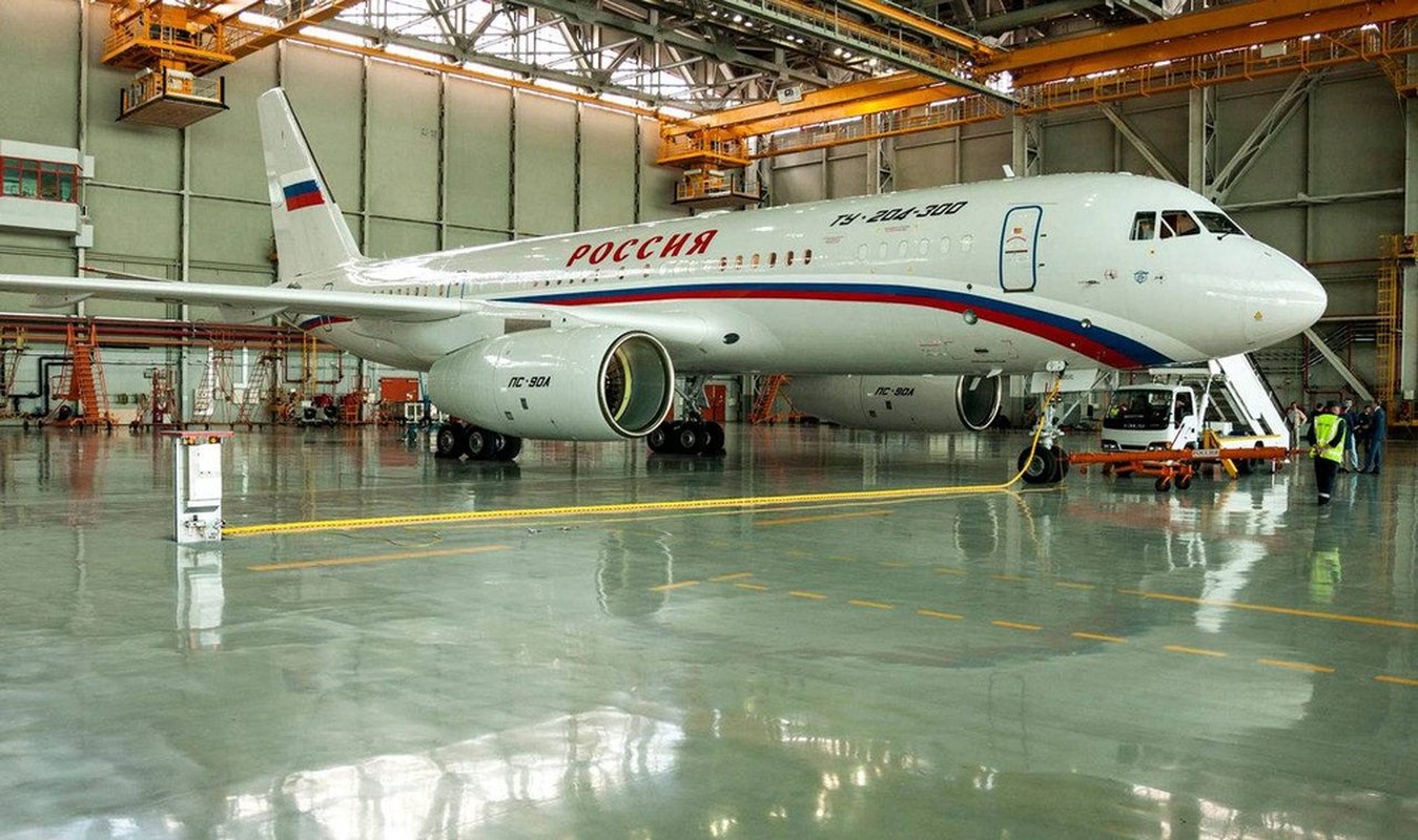 May bay cho khach Tu-214 lai tung canh sau thoi gian bi 