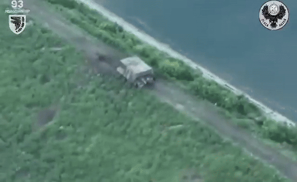 View - 	 Xe tăng lắp giáp mai rùa của Nga lộ điểm yếu