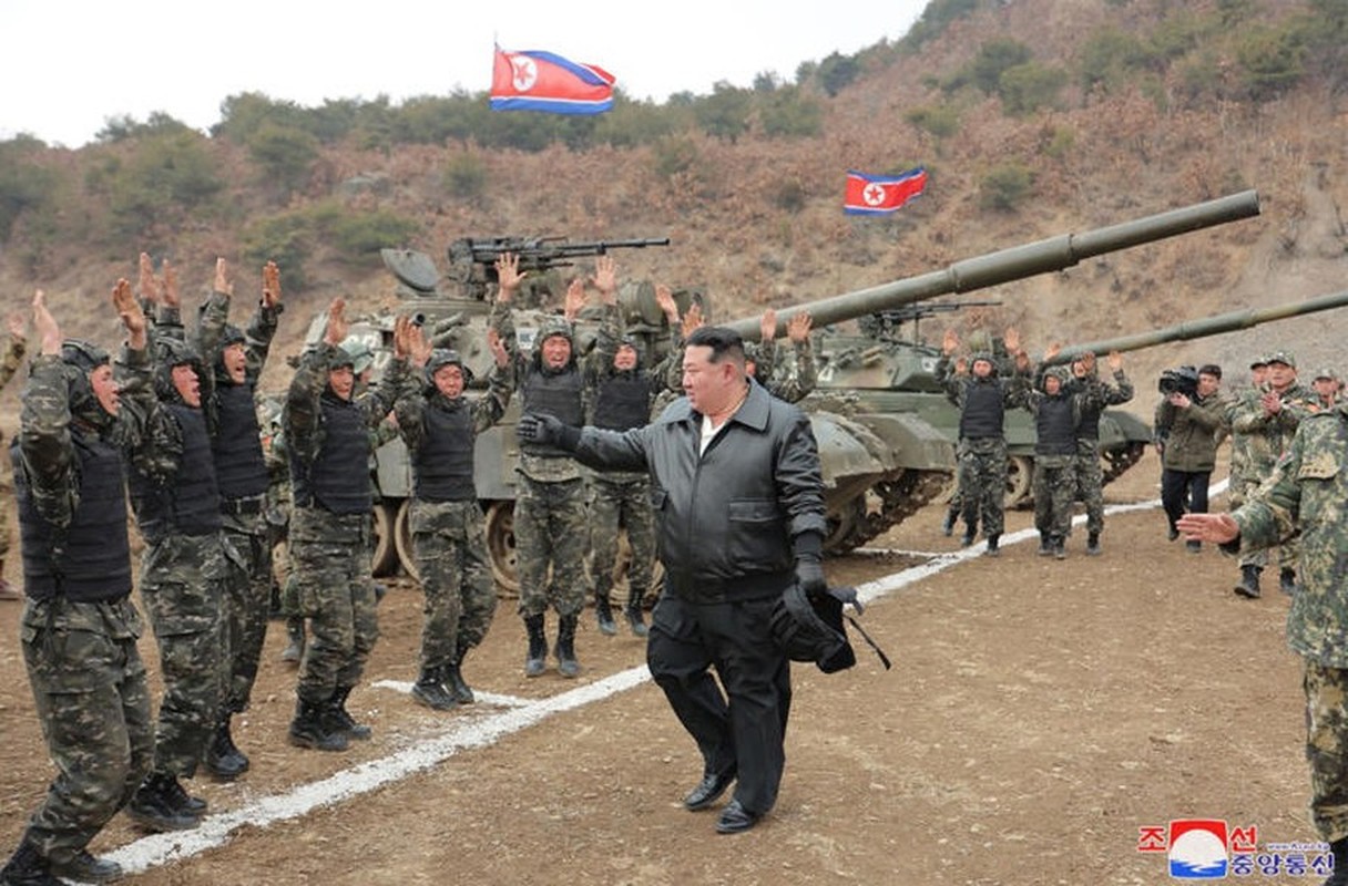 View - 	Hé lộ xe tăng chiến đấu chủ lực mới nhất của Triều Tiên