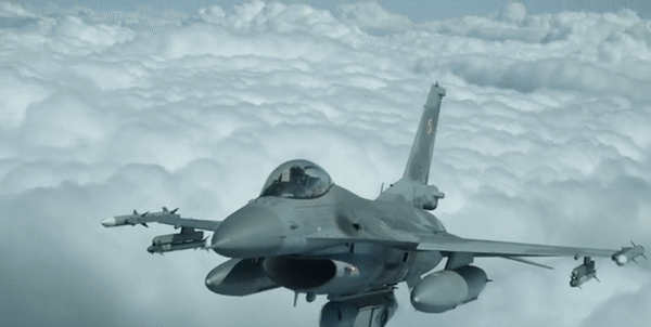 Tiem kich F-16 co the da tham chien tai Ukraine-Hinh-2
