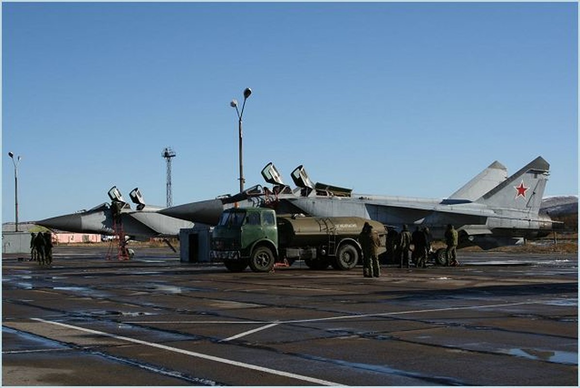 “Cao san chon” Mikoyan MIG-31BM cua Nga khien doi phuong khiep so-Hinh-6