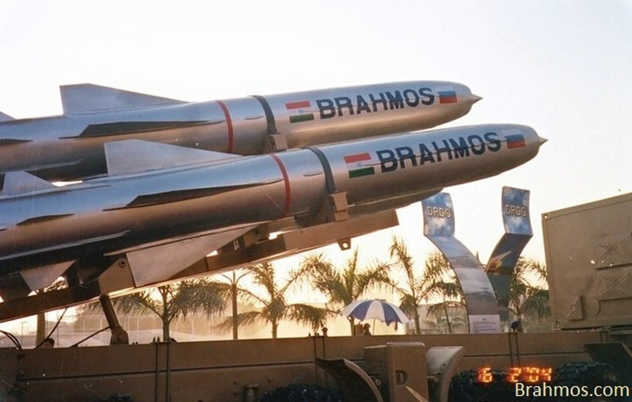 View - 	Tên lửa anh em BrahMos thể hiện ấn tượng trên chiến trường 