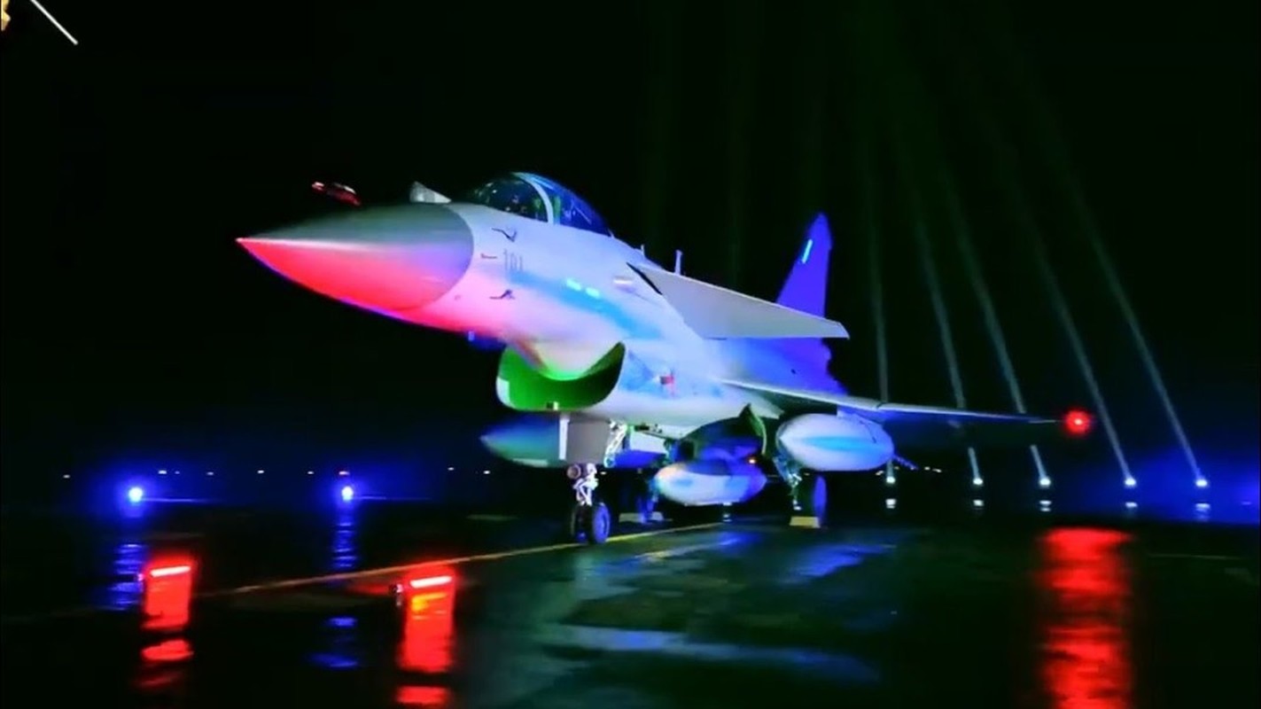 View - 	Tiêm kích J-10CE Trung Quốc đánh bại bản nâng cấp của F-16