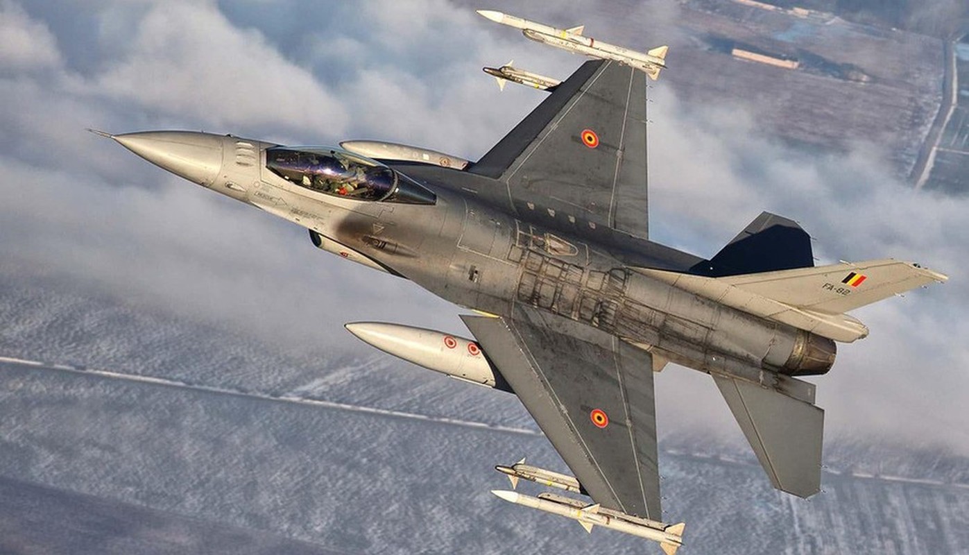 Ukraine dung cao toc lam duong bang cho F-16 