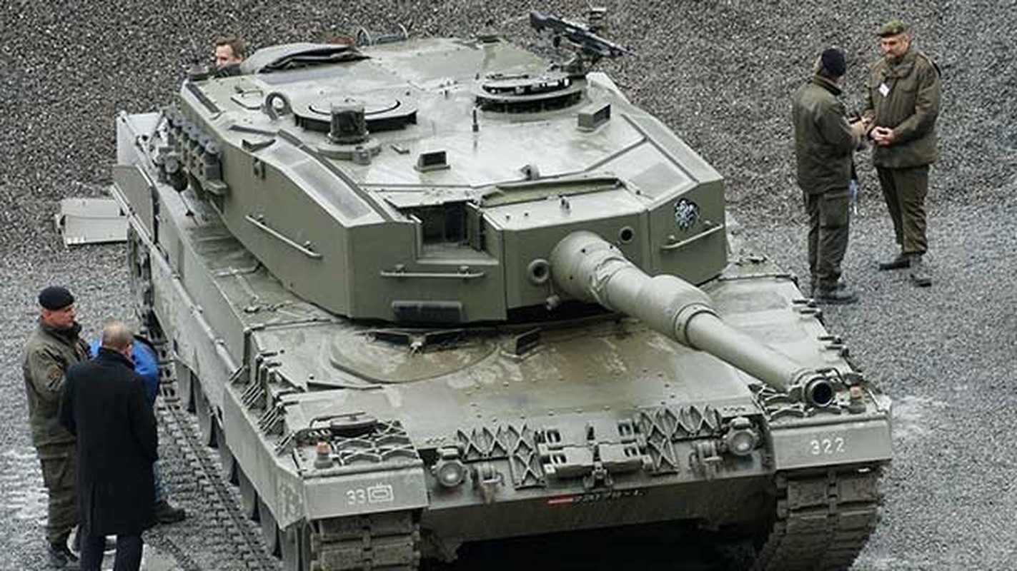 View - 	Xe tăng T-72 thiếu một đôi tay thất thế trước Leopard 2A4