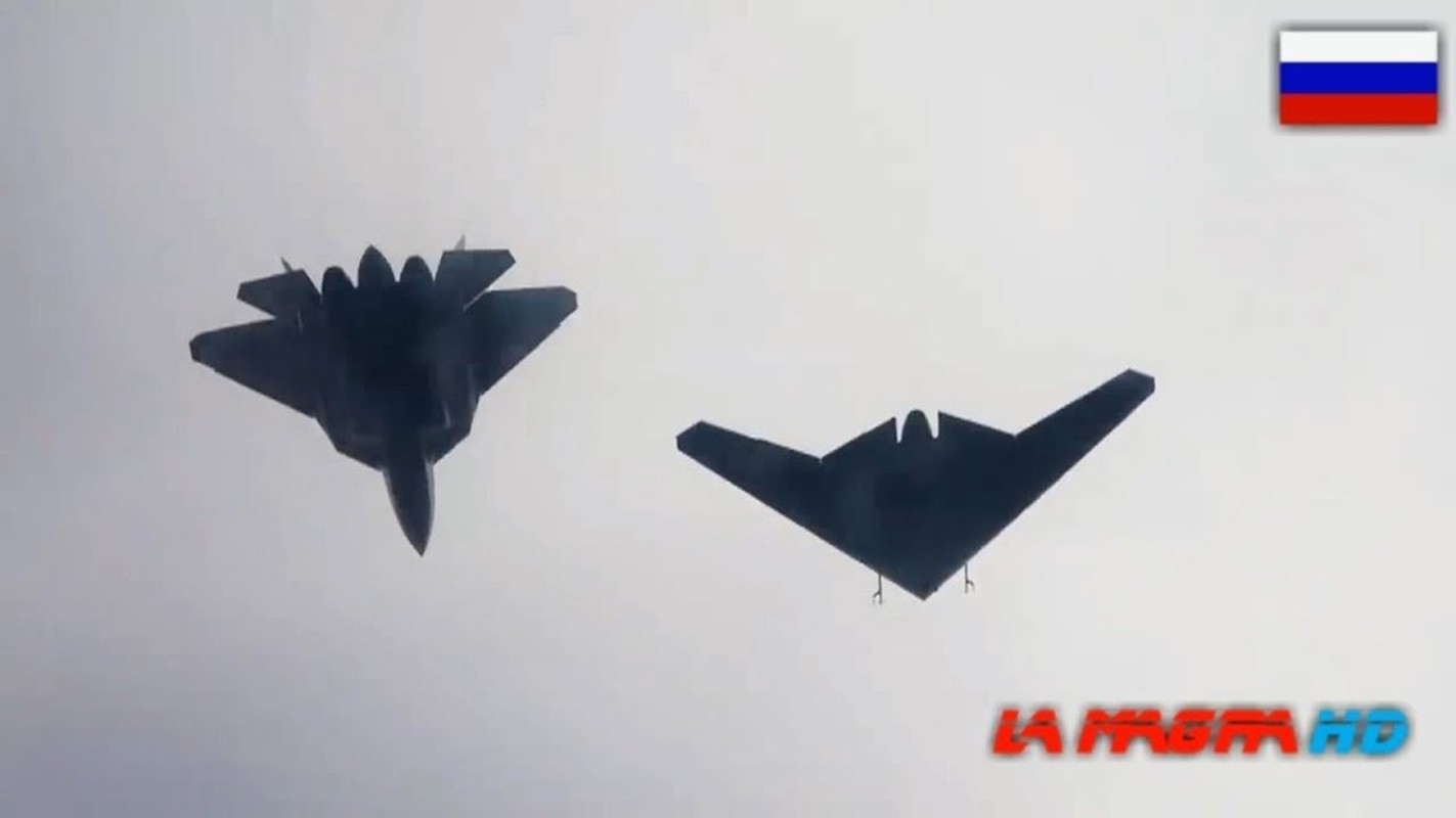 UAV tang hinh S-70 Okhotnik bi ban ha, Su-57 lam nguy-Hinh-10