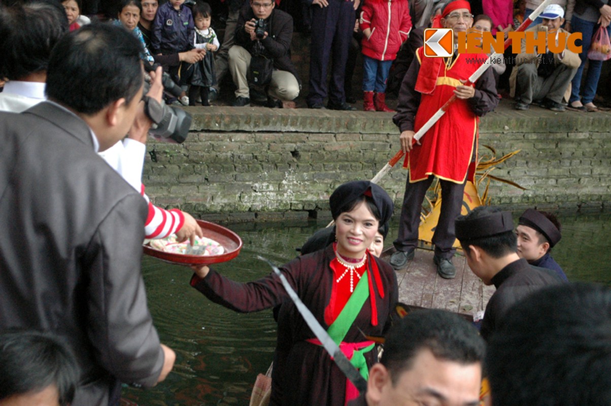 Lien anh, lien chi hoi Lim van vo tu xin tien du khach-Hinh-10