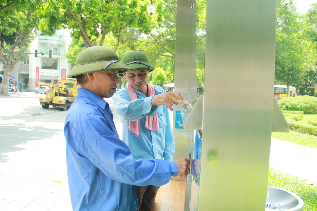 Cay nuoc 4.0 mien phi tai Ha Noi co gi khien nguoi dan vui mung?-Hinh-9