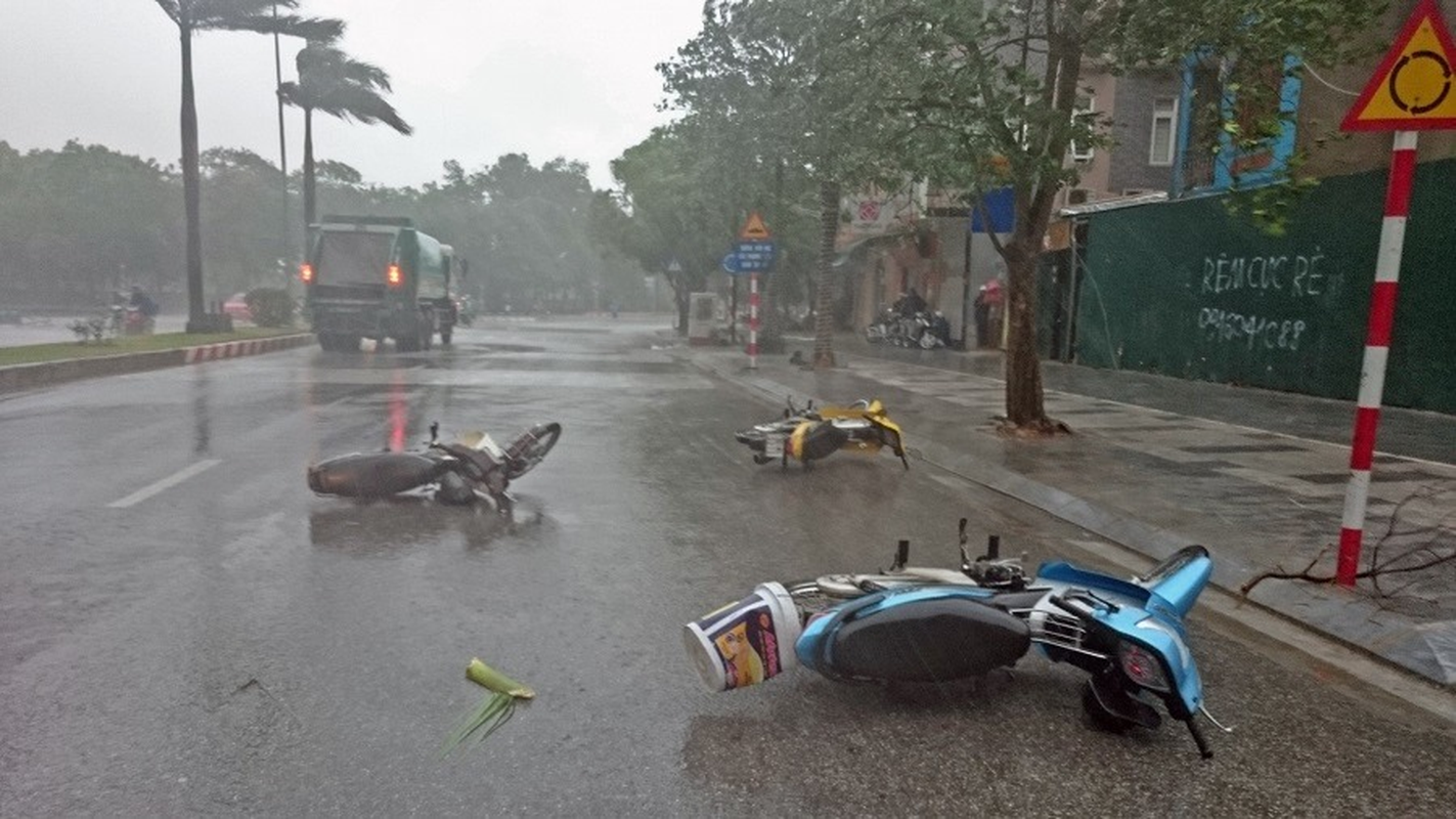 Ha Noi: Mua lon bat chot, nhieu tuyen pho ngap sau, un tac tram trong-Hinh-6