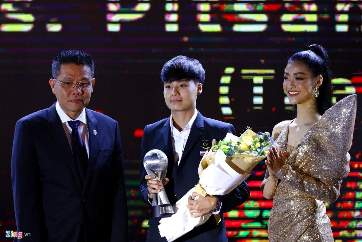 Quang Hai lap cu dup, Viet Nam van kem Thai Lan 2 giai o AFF Awards-Hinh-8