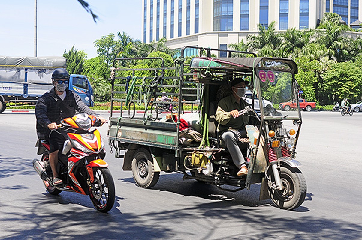 Hinh anh xe ba banh cong kenh nhu nay sap bien mat o Ha Noi-Hinh-3