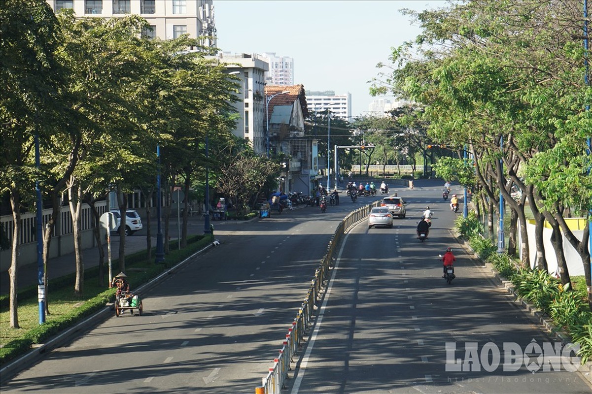 Pho xa Sai Gon vang lang yen binh trong ngay dau nam 2020-Hinh-4