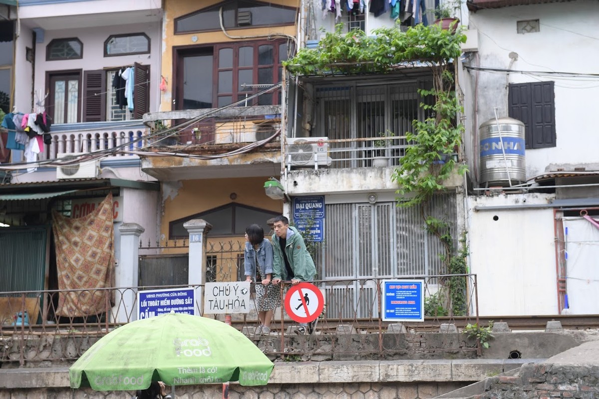 Bat chap lenh cam, xom ca phe duong tau hoat dong tro lai-Hinh-10