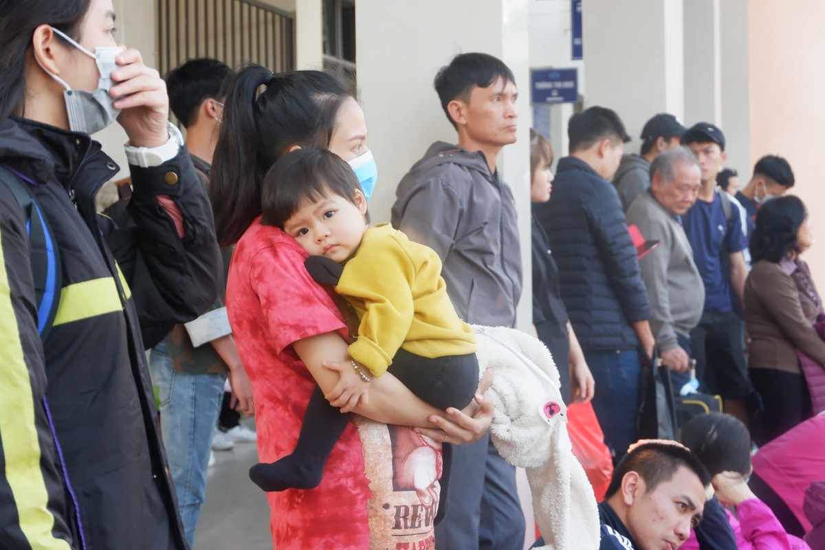 Ben xe dong nghit khach, cua ngo thu do Ha Noi te liet ngay giap Tet-Hinh-13