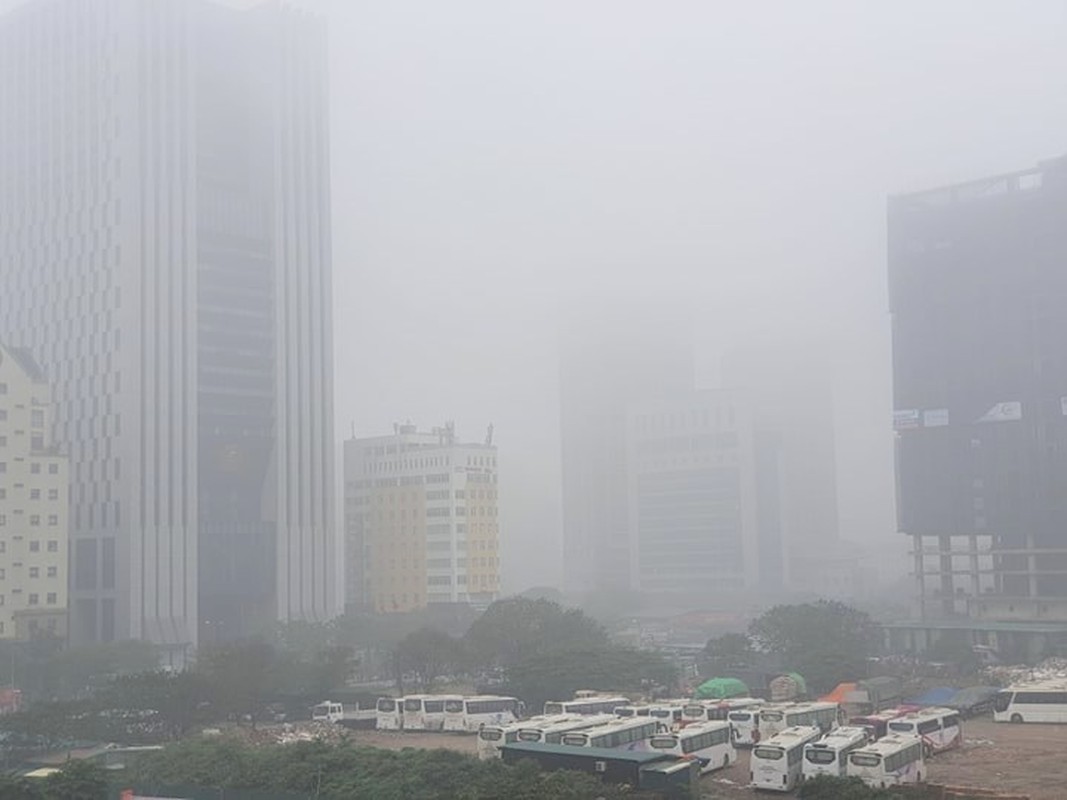 Nha cao tang Ha Noi “bien mat” vi suong mu day dac hon Sapa, Da Lat