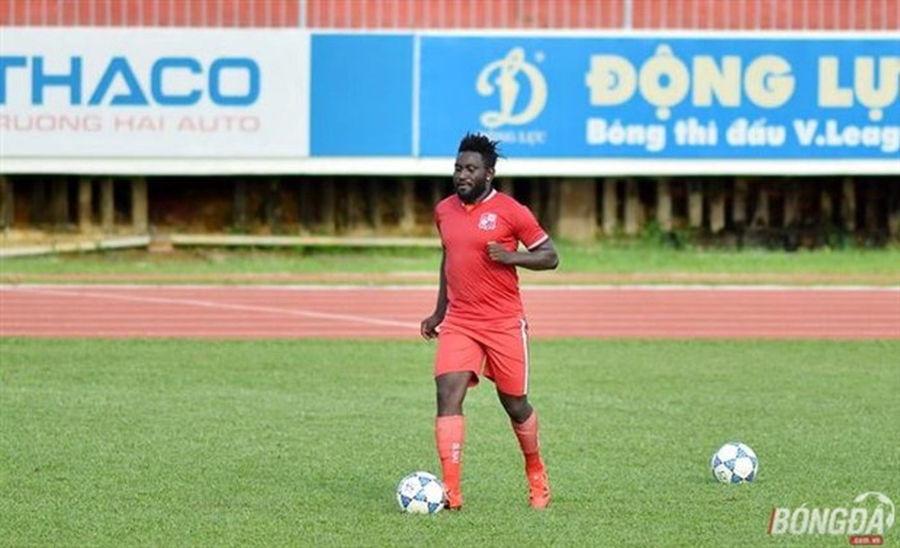 Chan dung cuu cau thu Tay tai V-League bay quy ba Ca Mau de 