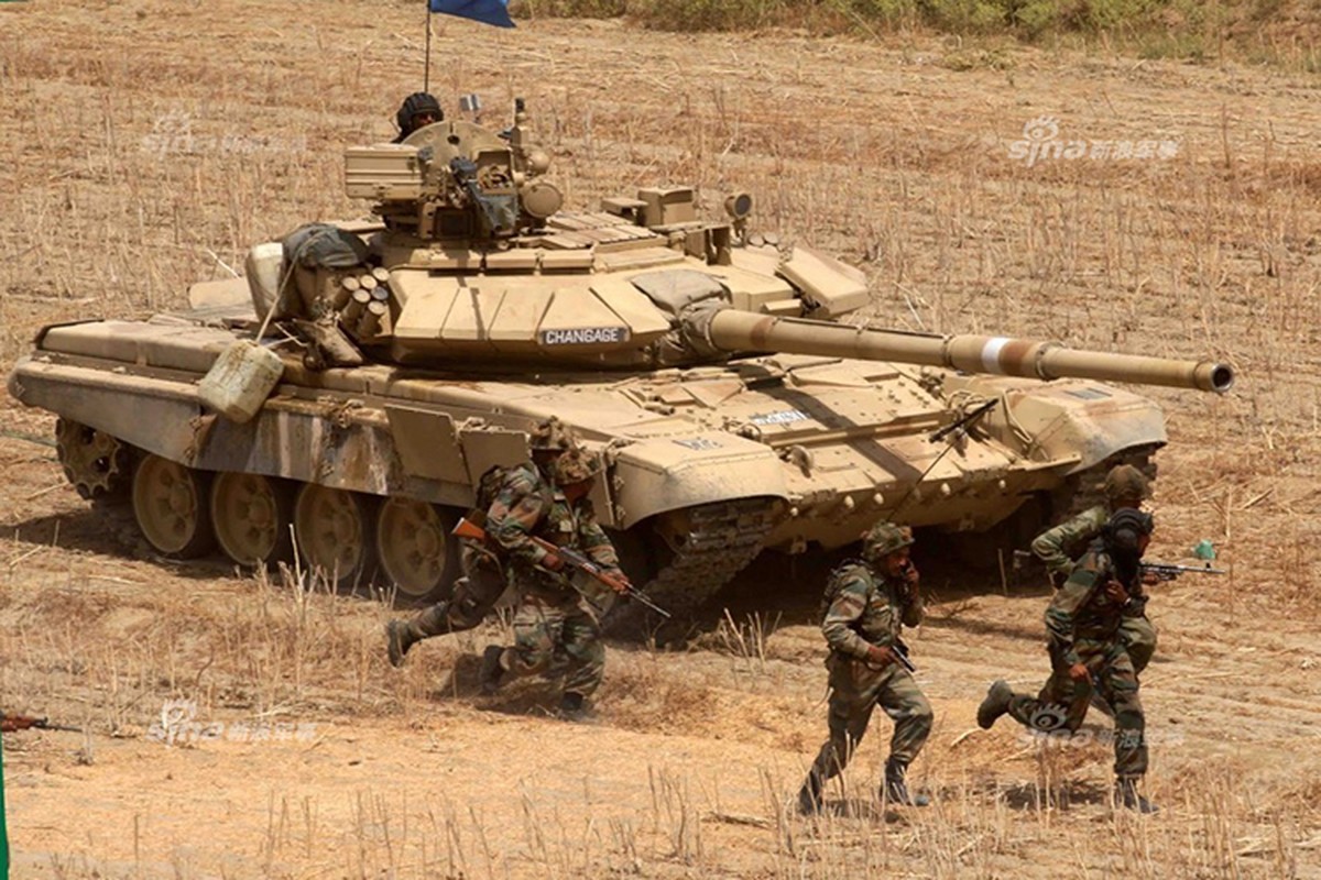 An Do coi giap tang T-90 quyet dau Trung Quoc o Nga-Hinh-11