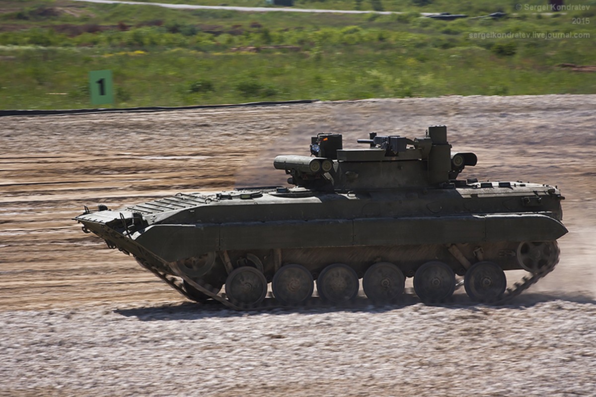 Het tien mua xe moi, Nga ngam ngui nang cap BMP-2 dung do-Hinh-12