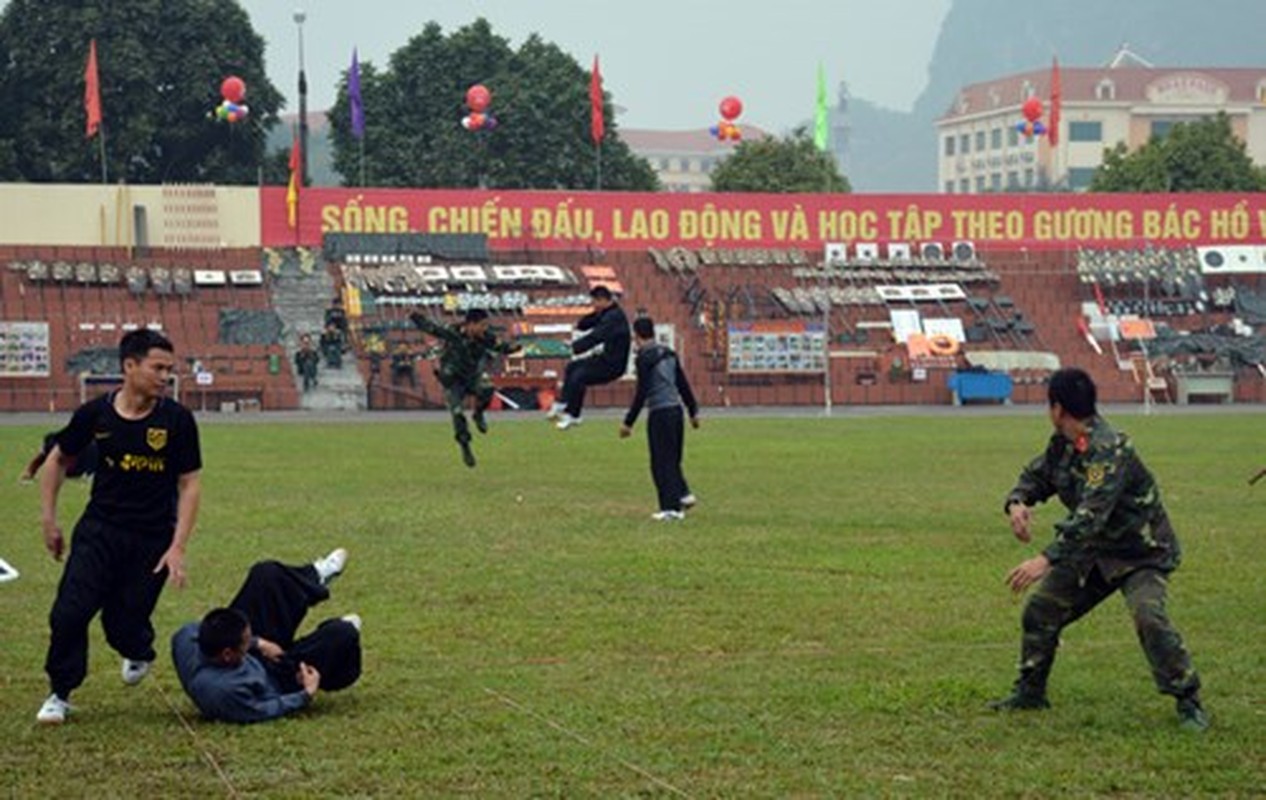 Muc kich Dac cong Viet Bac &quot;ren minh luyen nguoi&quot;-Hinh-5