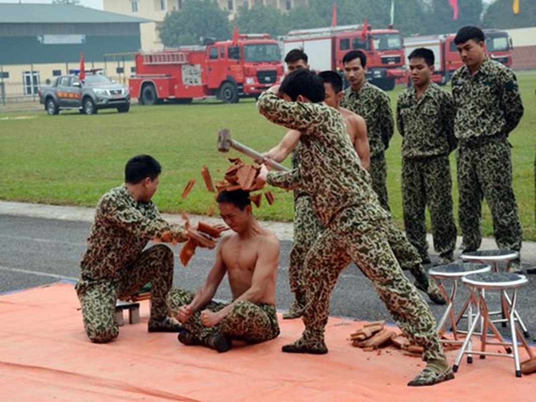 Muc kich Dac cong Viet Bac &quot;ren minh luyen nguoi&quot;-Hinh-9