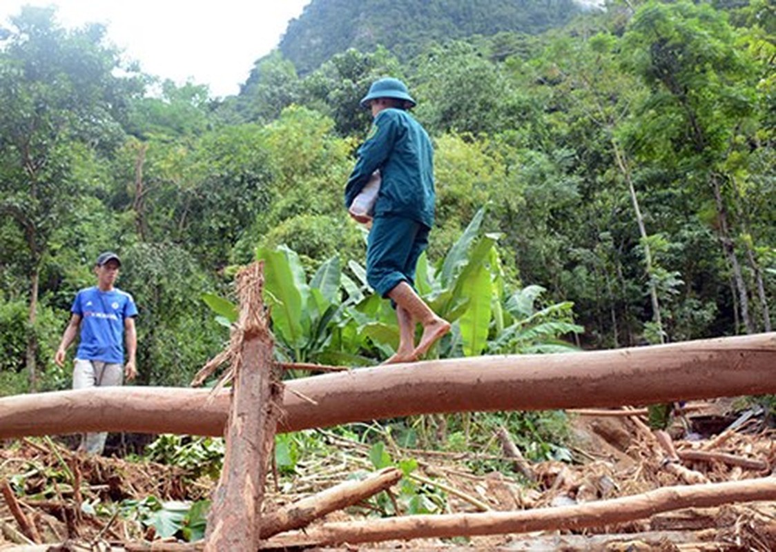 LLVT tinh Hoa Binh giup nhan dan khac phuc hau qua mua lu-Hinh-15