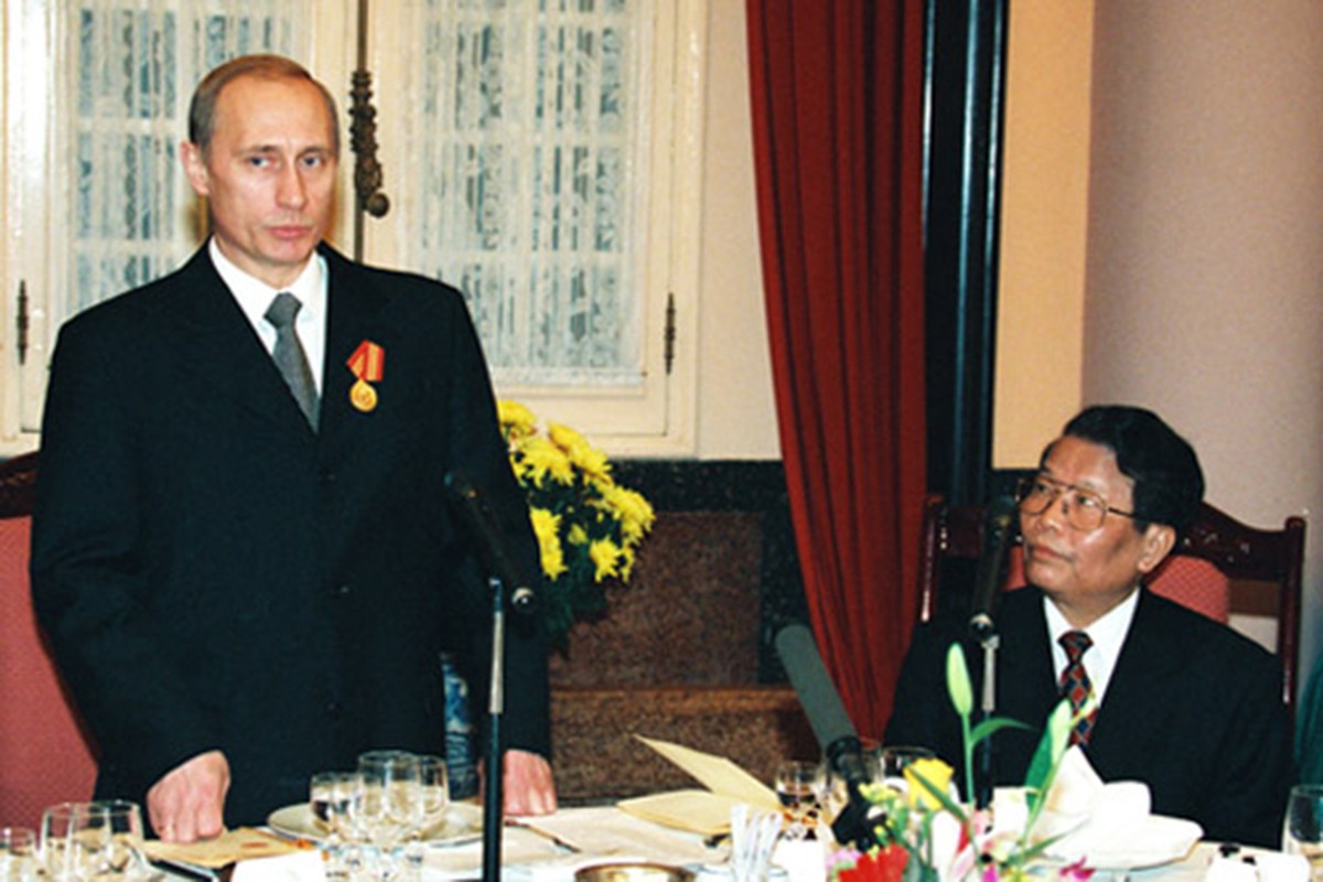 Nhung hinh anh dac biet ve Tong thong Putin khi sang tham Viet Nam-Hinh-3