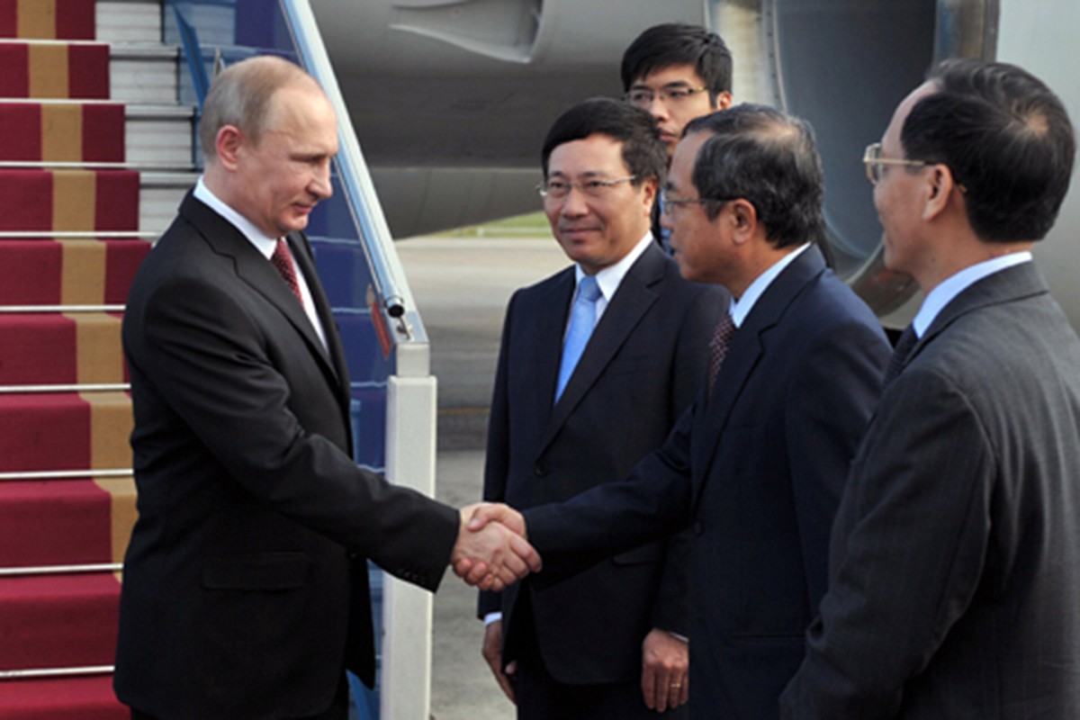 Nhung hinh anh dac biet ve Tong thong Putin khi sang tham Viet Nam-Hinh-9