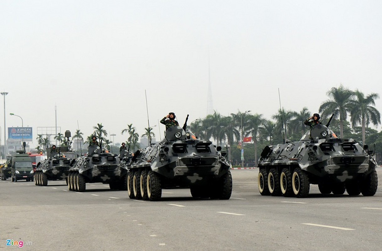 Kha thi phuong an Viet Nam tu nang cap “taxi chien truong” BTR-60BP