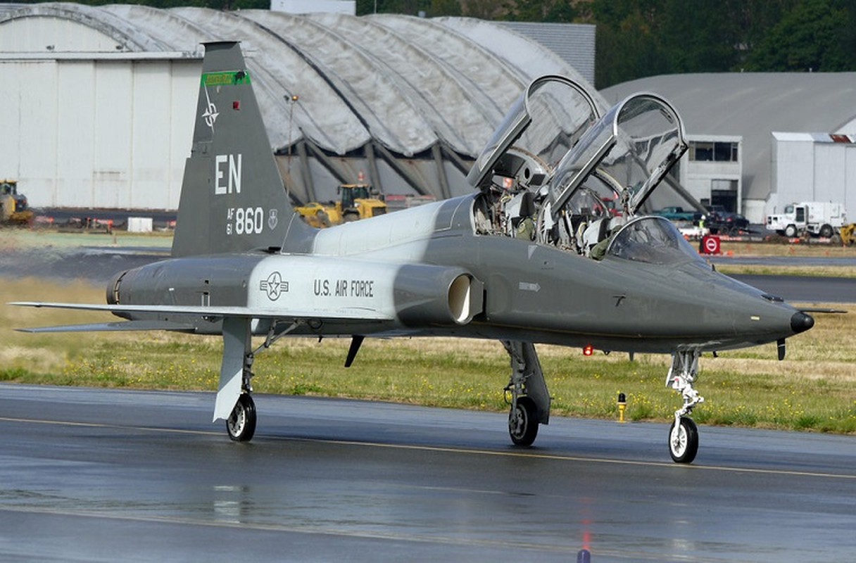 Roi lien tiep, Khong quan My nen tinh chuyen thay the T-38 Talon-Hinh-7