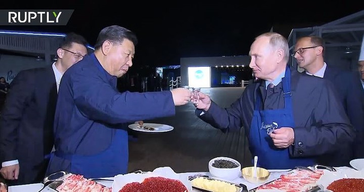 Tong thong Putin mang tap de lam banh kep moi Ong Tap Can Binh-Hinh-12