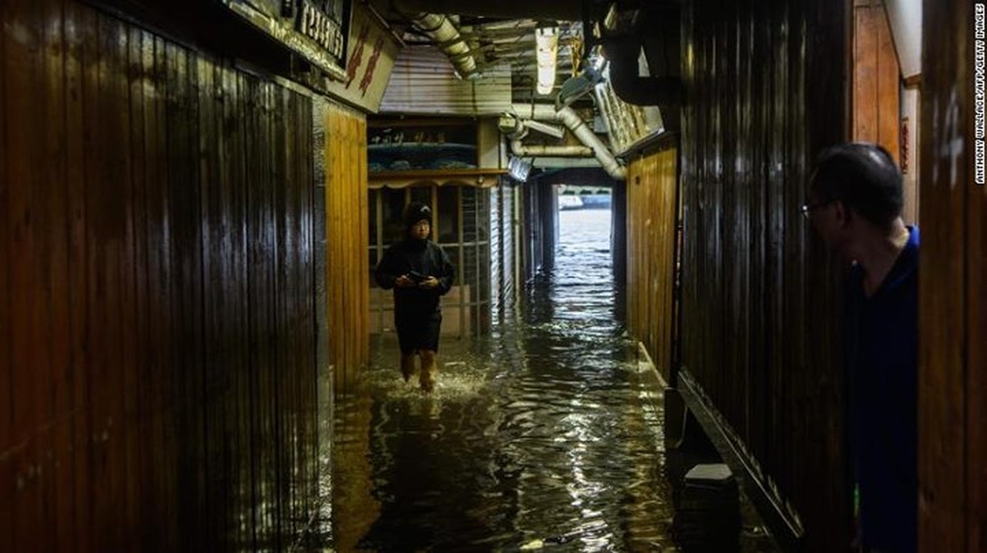 Do bo vao Hong Kong, bao Mangkhut co suc gio tren 200km/h-Hinh-10