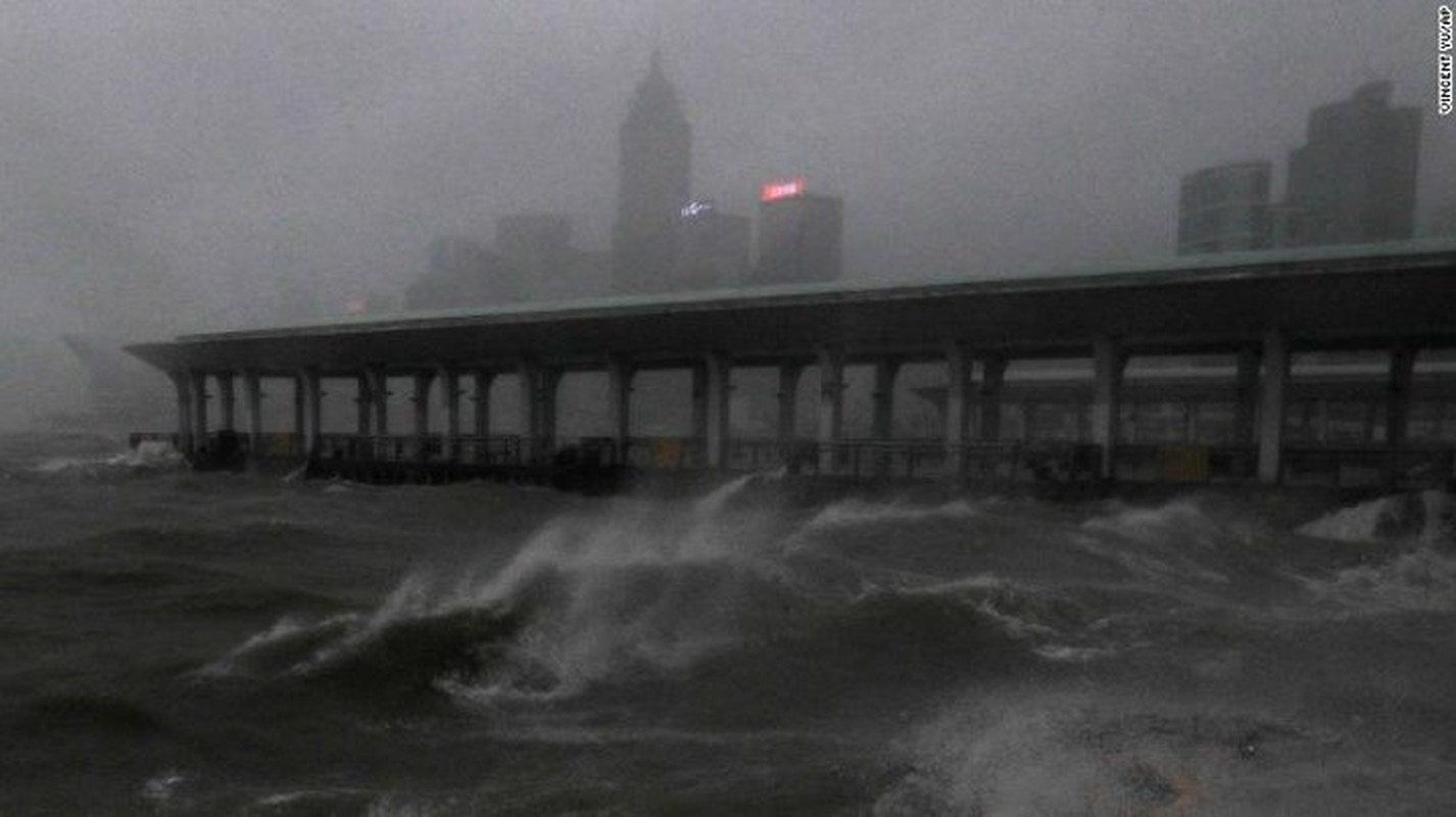 Do bo vao Hong Kong, bao Mangkhut co suc gio tren 200km/h-Hinh-2