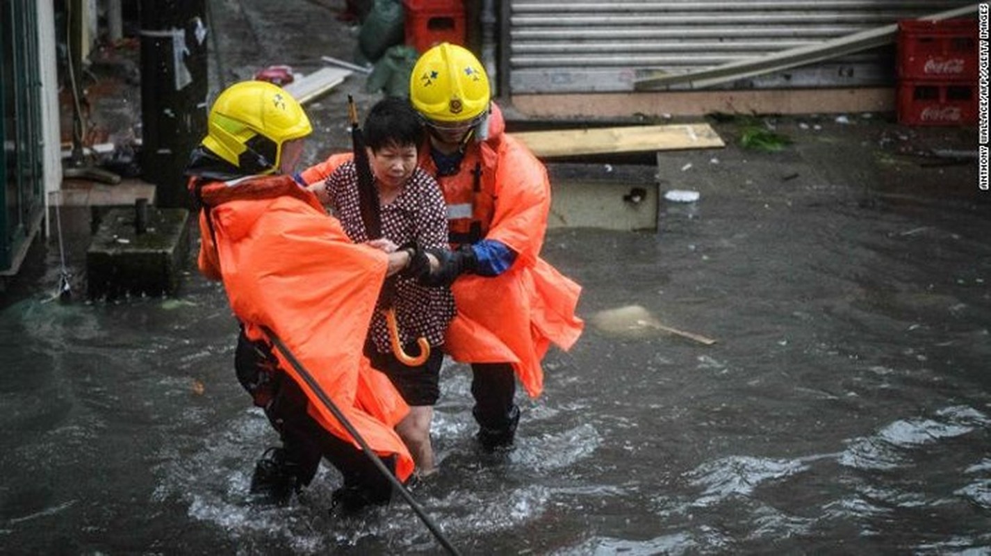 Do bo vao Hong Kong, bao Mangkhut co suc gio tren 200km/h-Hinh-7