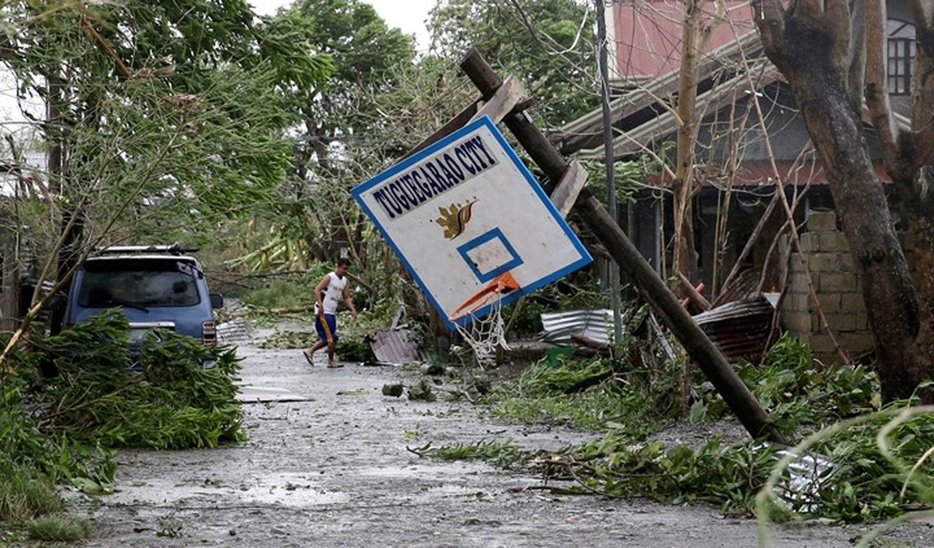 Tan pha nang ne Philippines, bao Mangkhut dang tien thang den Viet Nam-Hinh-12