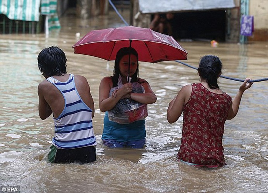 Tan pha nang ne Philippines, bao Mangkhut dang tien thang den Viet Nam-Hinh-9