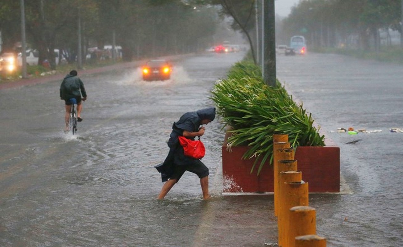 Tan pha nang ne Philippines, bao Mangkhut dang tien thang den Viet Nam