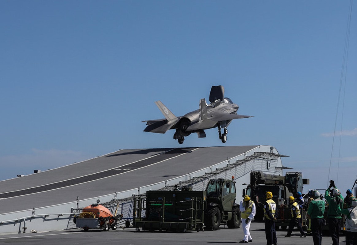 F-35 lan dau ha canh tren tau san bay dat nhat cua Anh-Hinh-8