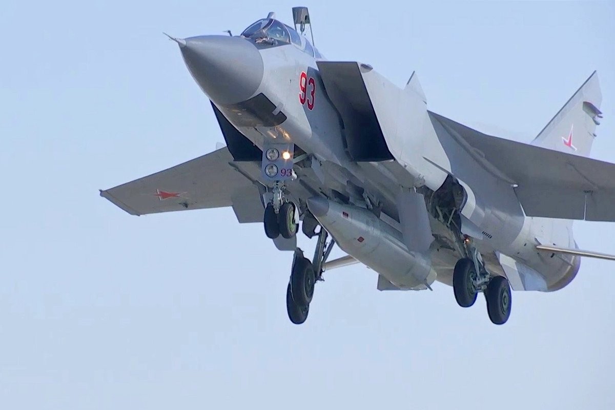 MiG-31 lan dau mang ten lua diet ve tinh, ca NATO nin tho-Hinh-7