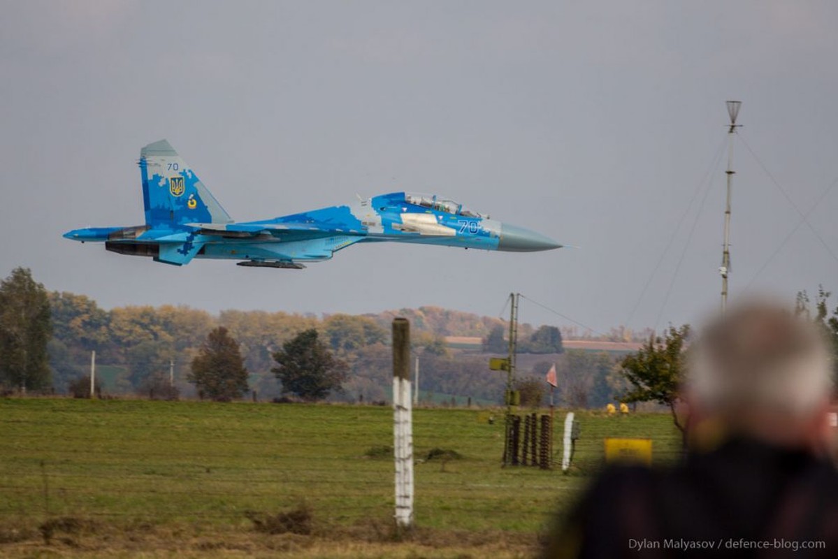 Lan dau tap bay voi Su-27 Ukraine, phi cong My tu nan?-Hinh-3