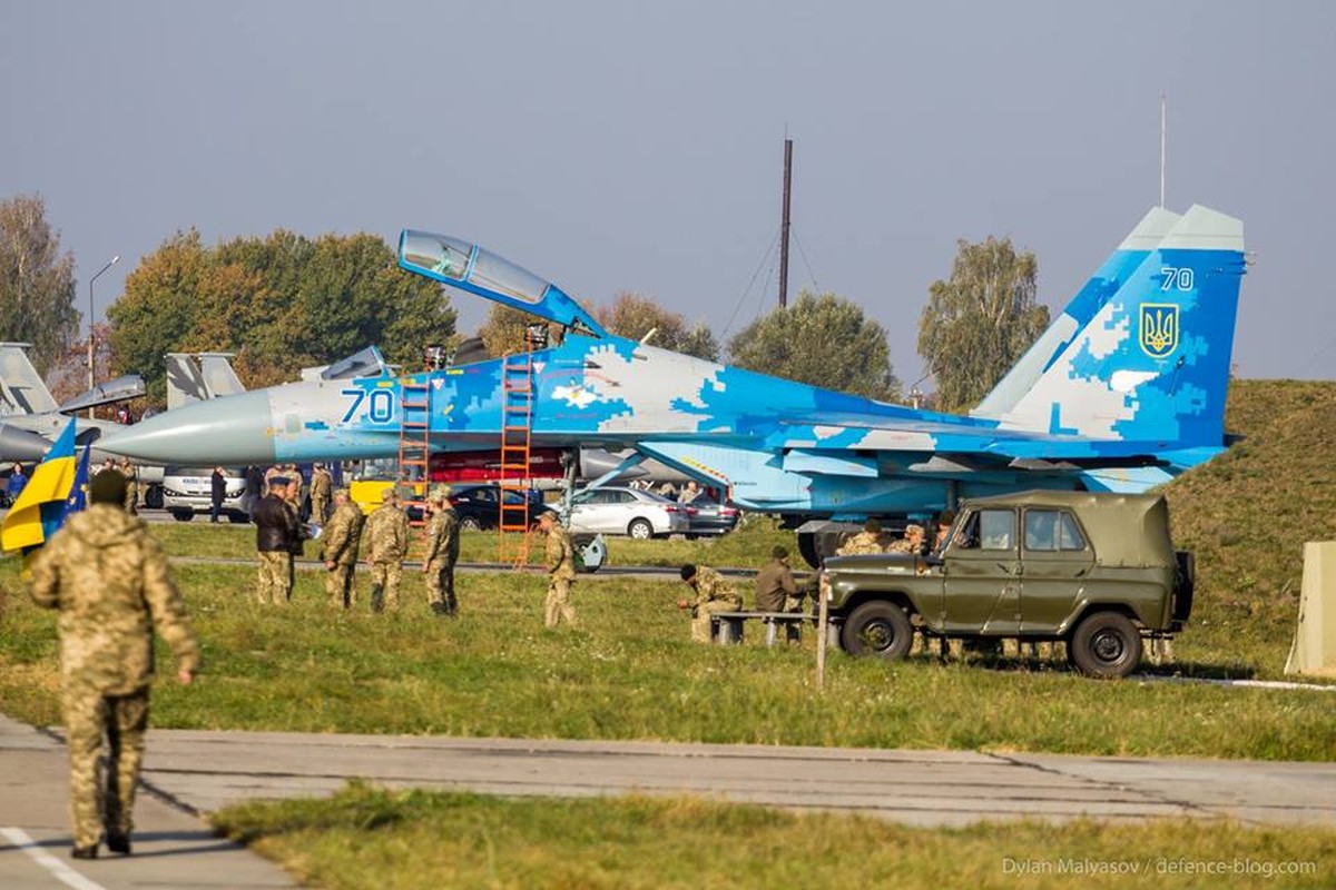 Lan dau tap bay voi Su-27 Ukraine, phi cong My tu nan?-Hinh-5