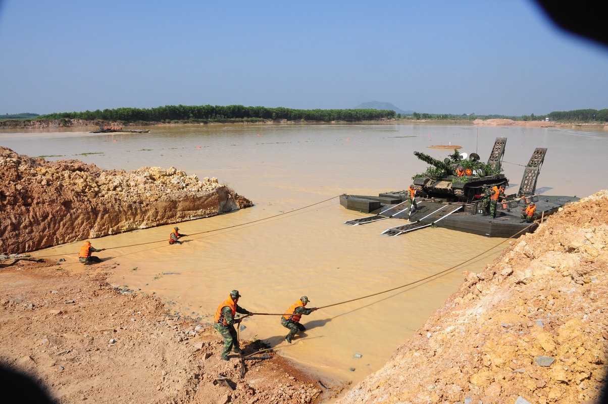 Can canh phuong tien ky la giup “cua dong” T-55 Viet Nam vuot song-Hinh-10