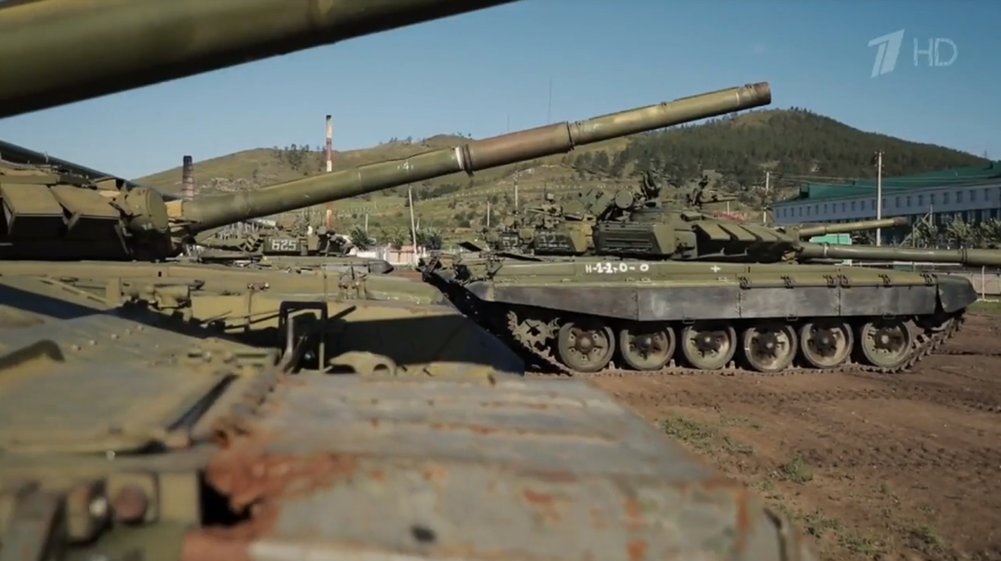 Mang xe tang di rua, Nga lai khien Ukraine lo sot vo-Hinh-5