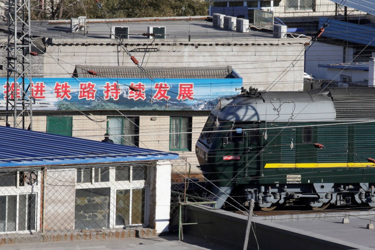 Can canh doan xe cho ong Kim Jong-un tren duong pho Bac Kinh-Hinh-7