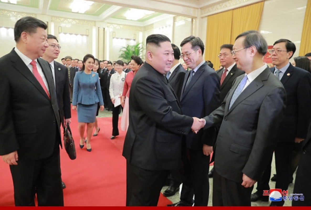 Trieu Tien cong bo anh “doc” chuyen tham Trung Quoc cua ong Kim Jong-un-Hinh-8