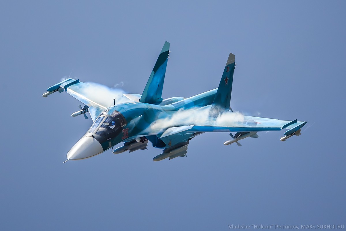 Nong: Hai tiem kich bom Su-34 Nga dam nhau tren khong-Hinh-5