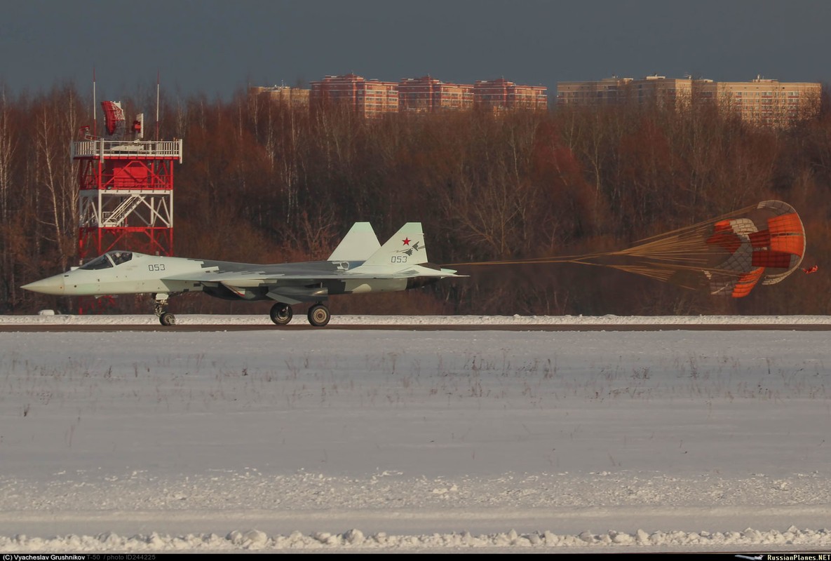 UAV tan cong Okhotnik-B se giup Su-57 tien thang len the he 6?-Hinh-10