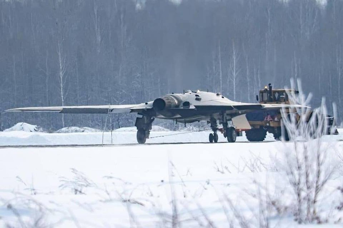 UAV tan cong Okhotnik-B se giup Su-57 tien thang len the he 6?-Hinh-2