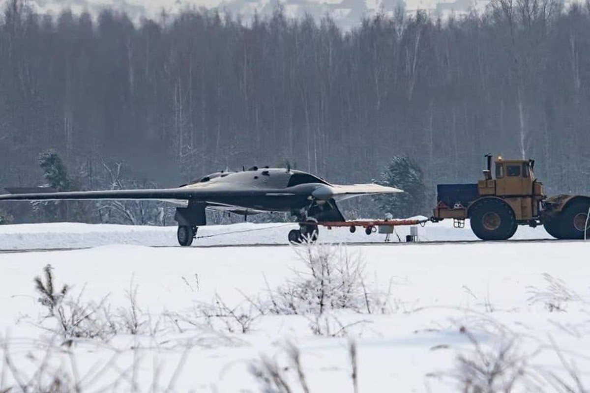 UAV tan cong Okhotnik-B se giup Su-57 tien thang len the he 6?