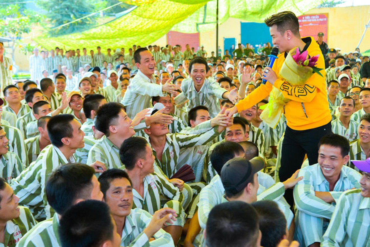 Mr. Dam, Truong Giang vao trai giam lam dieu dac biet ngay Tet-Hinh-2