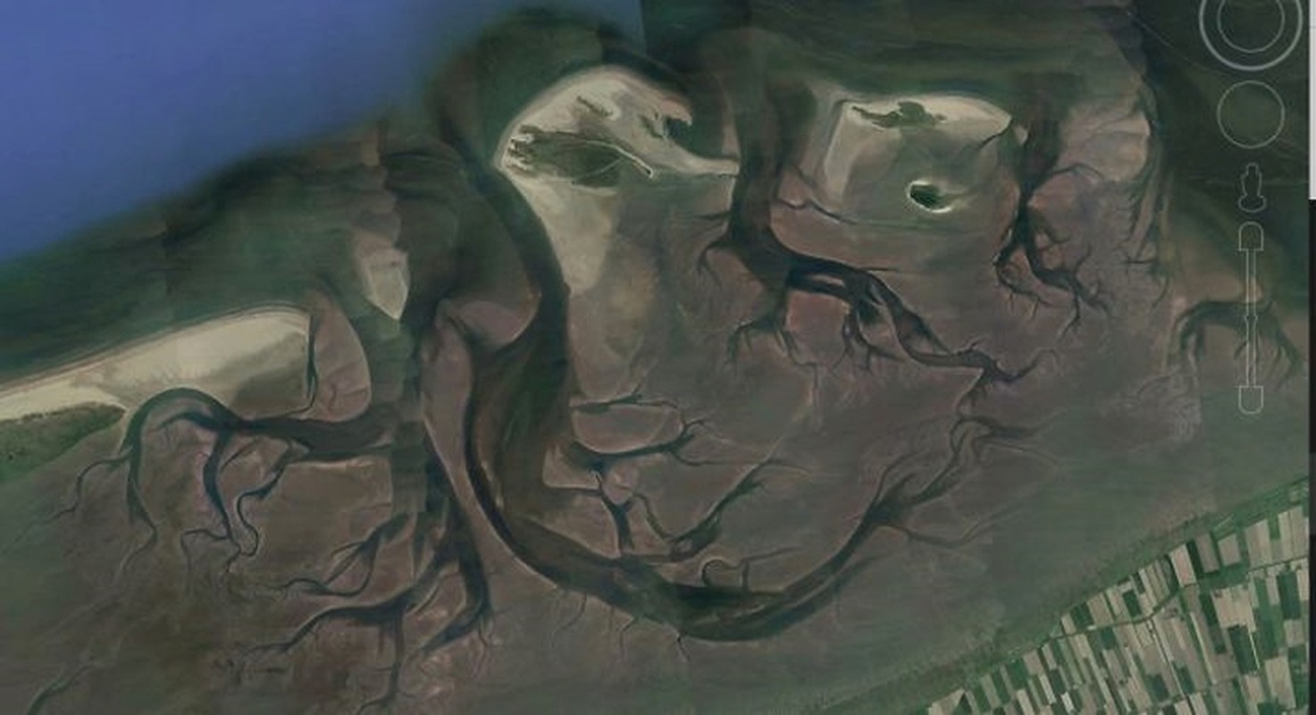 Bat ngo voi nhung buc anh thu vi tim duoc tren Google Earth-Hinh-6